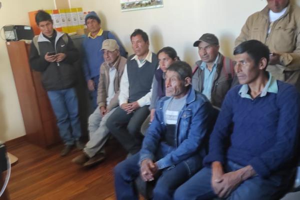 Huánuco- Junta de usuarios de Alto Marañón reunidos en un tambo para escuchar la presentación del PPA