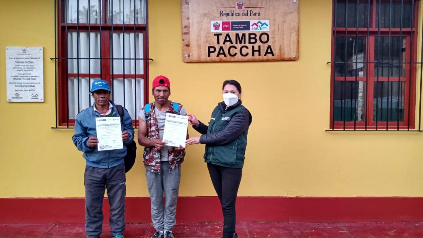 Entrega de Certificados a Productores Agrarios en Ayacucho