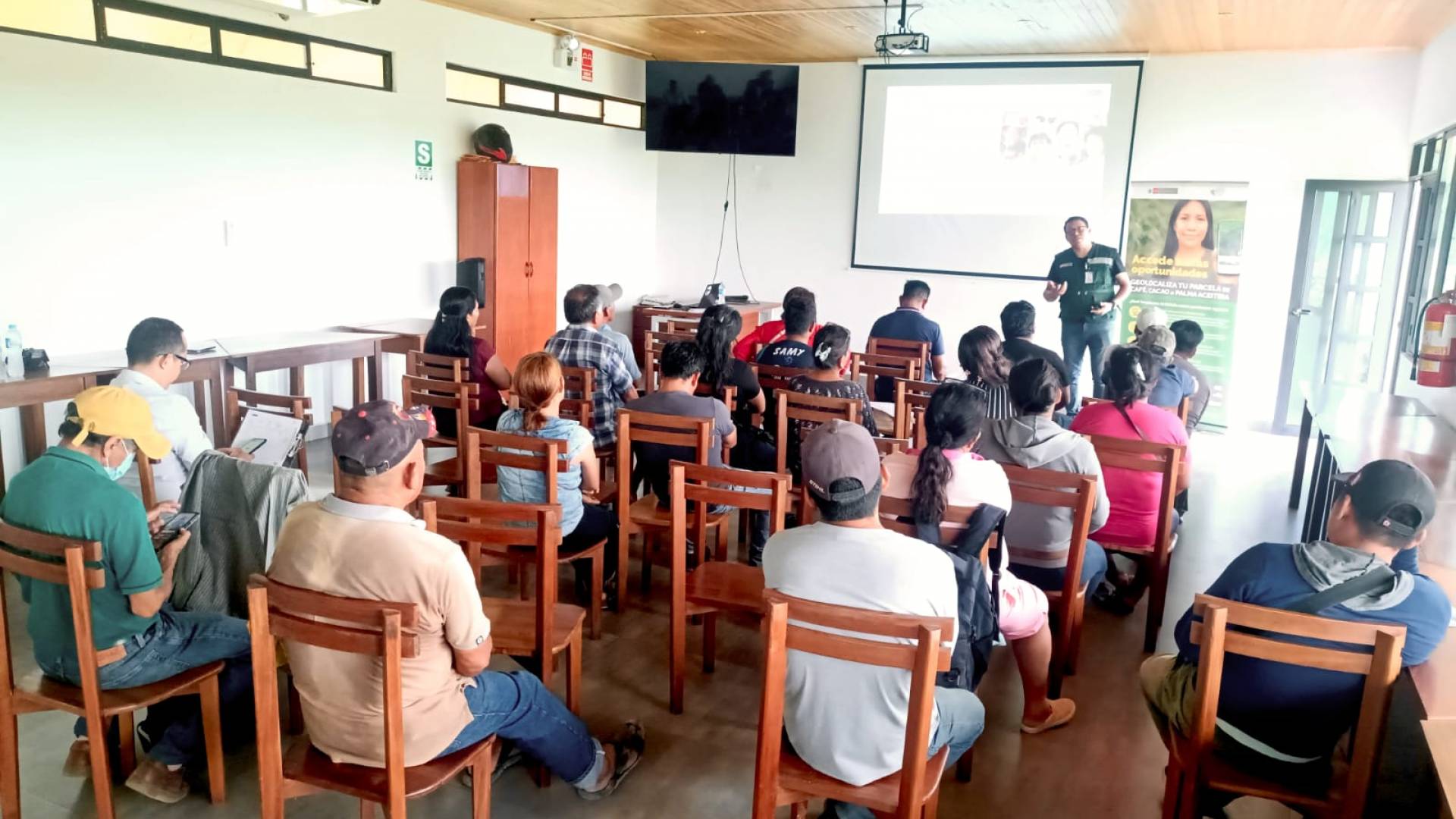 Capacitación en Ucayali sobre el PPA y geolocalización, para la asociación de Palma aceitera.