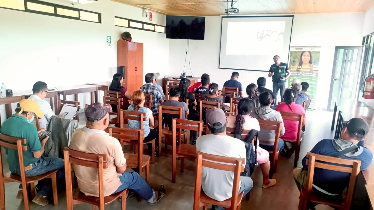 Capacitación en Ucayali sobre el PPA y geolocalización, para la asociación de Palma aceitera.
